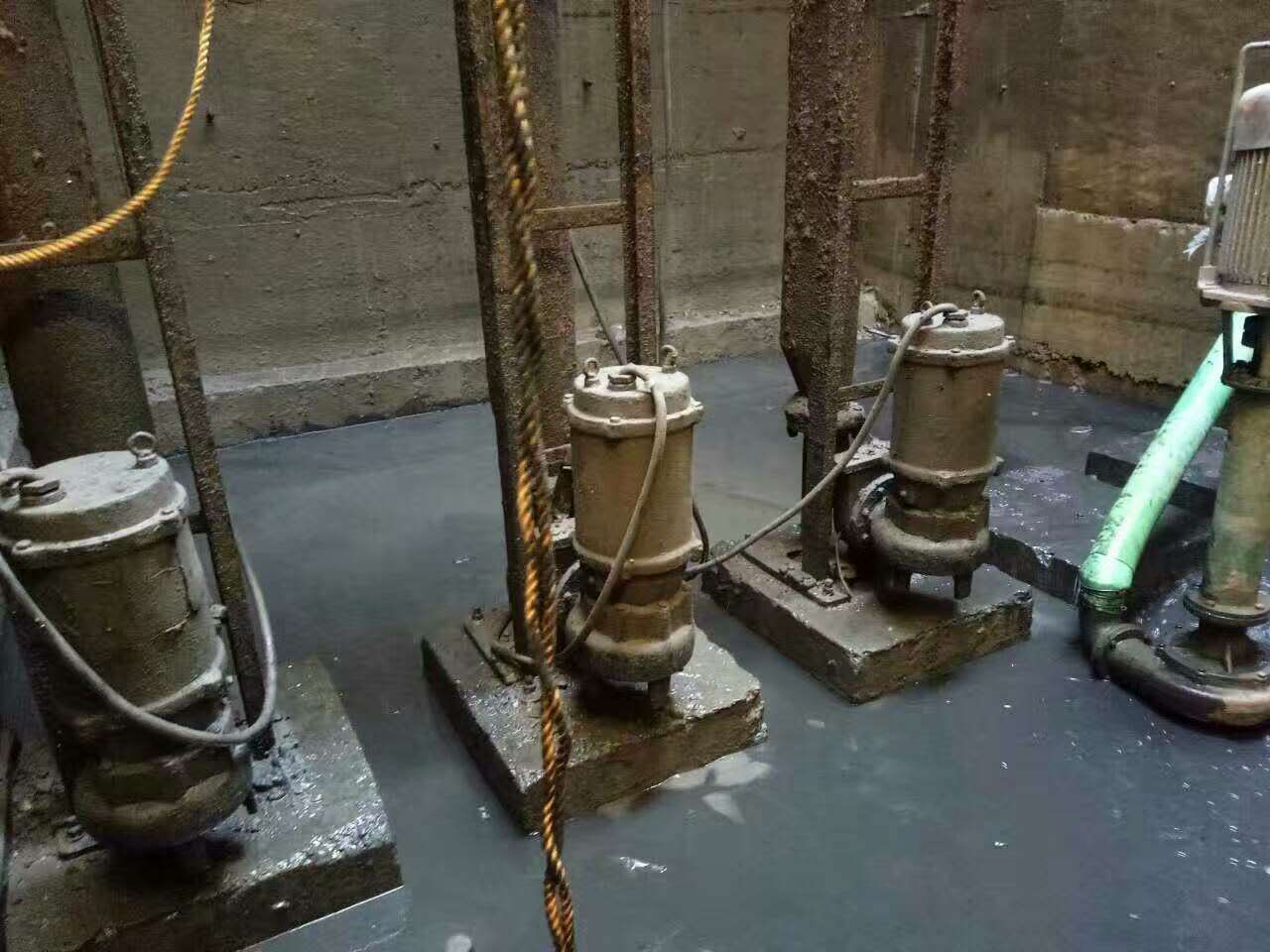 杭锦后污水池清理